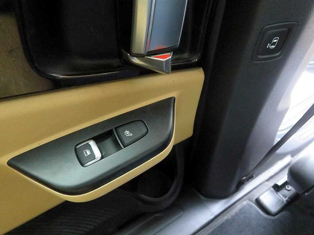 KIA Carnival - Vista 9