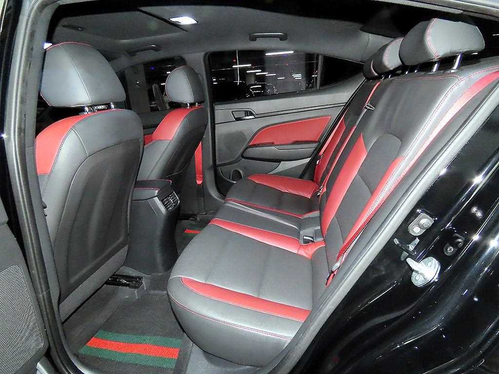 HYUNDAI Avante - Vista 7