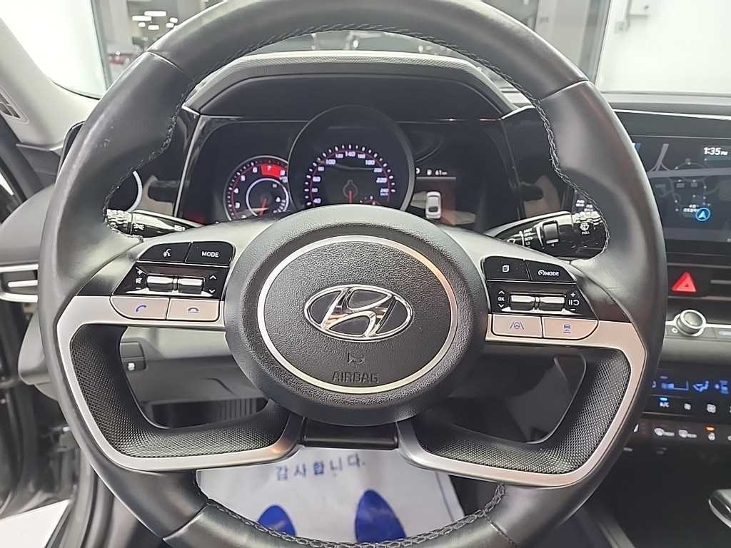 HYUNDAI Avante - Vista 9