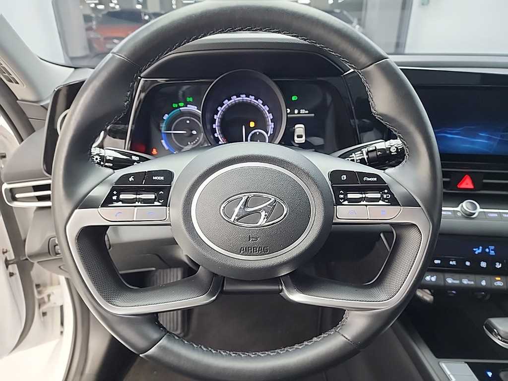 HYUNDAI Avante - Vista 9