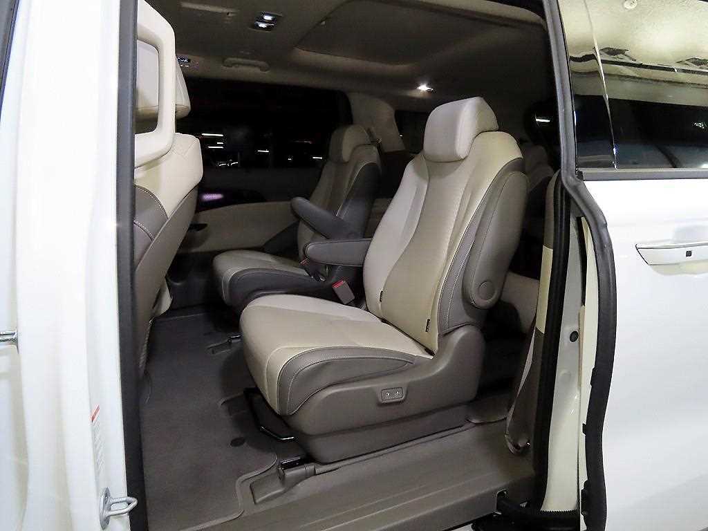KIA Carnival - Vista 7