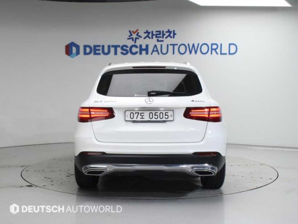 Mercedes Benz GLC Class - Vista 4