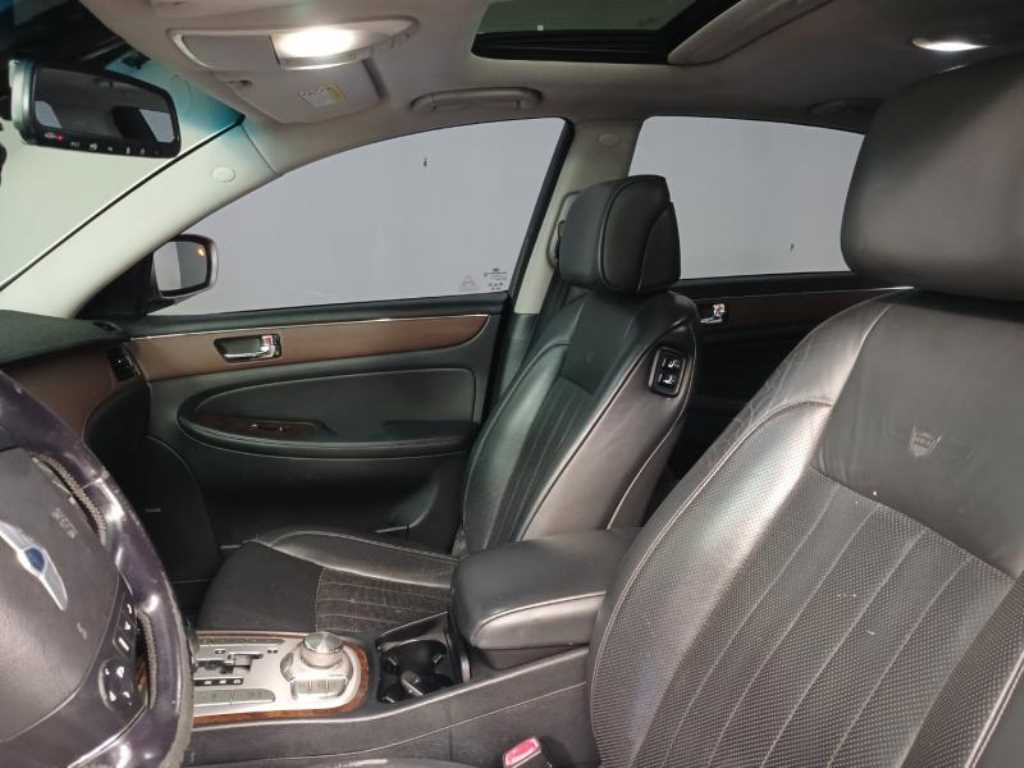 HYUNDAI Genesis - Vista 7