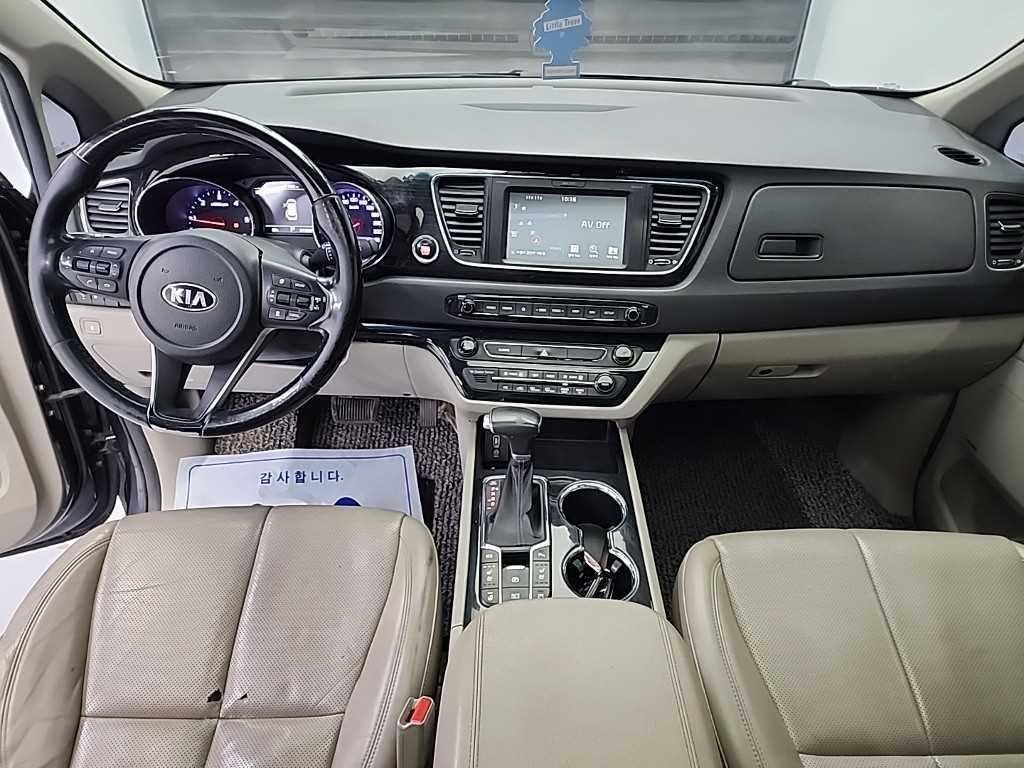 KIA Carnival - Vista 7