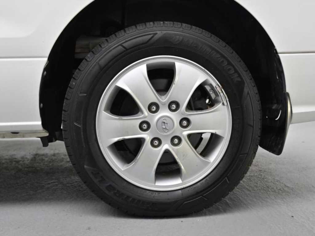 HYUNDAI Starex - Vista 5