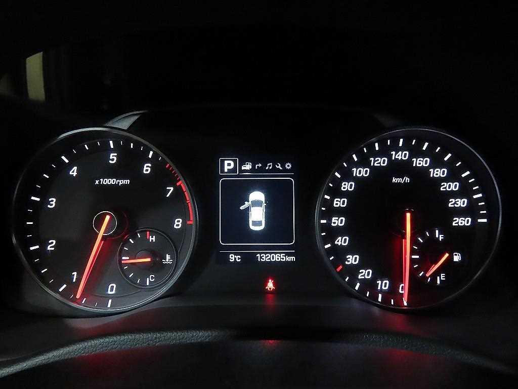 HYUNDAI Avante - Vista 9