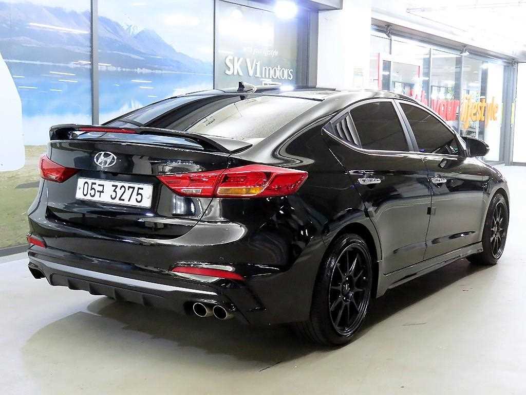 HYUNDAI Avante - Vista 4