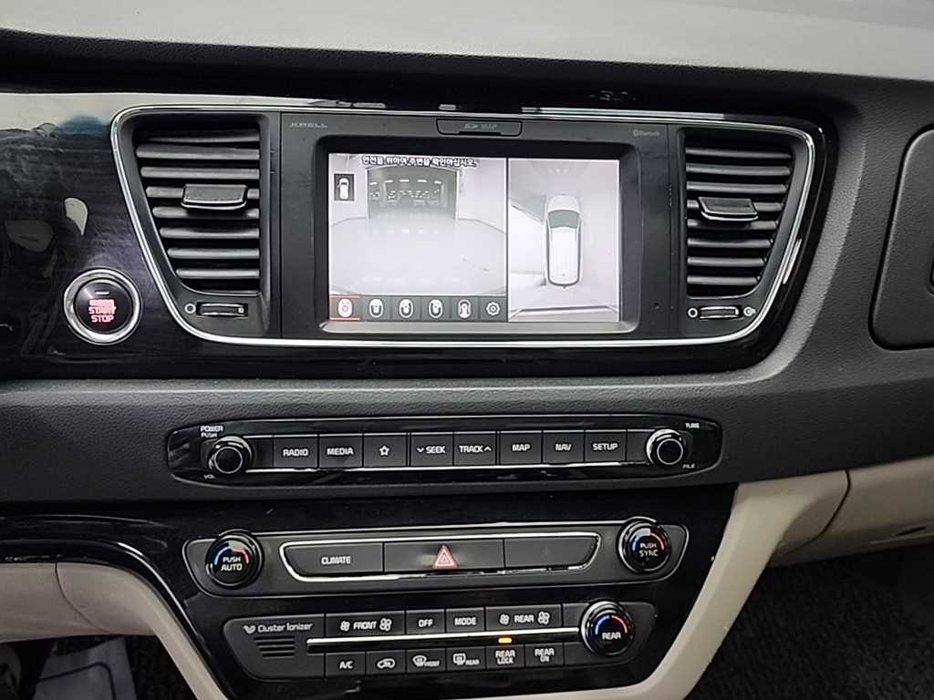 KIA Carnival - Vista 10