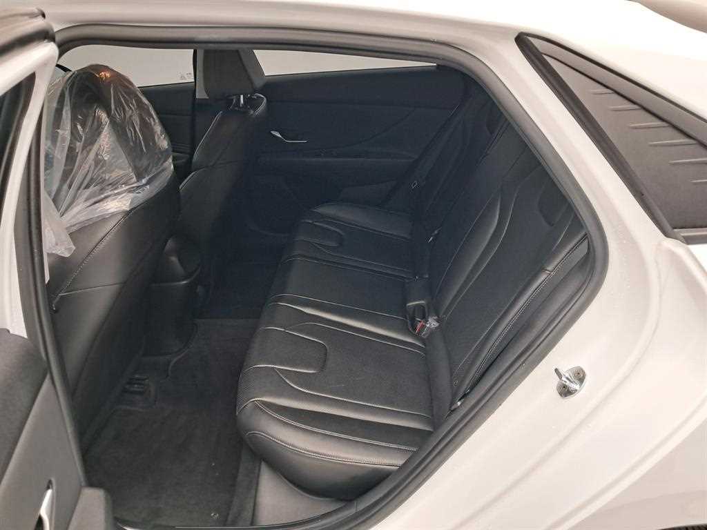 HYUNDAI Avante - Vista 12