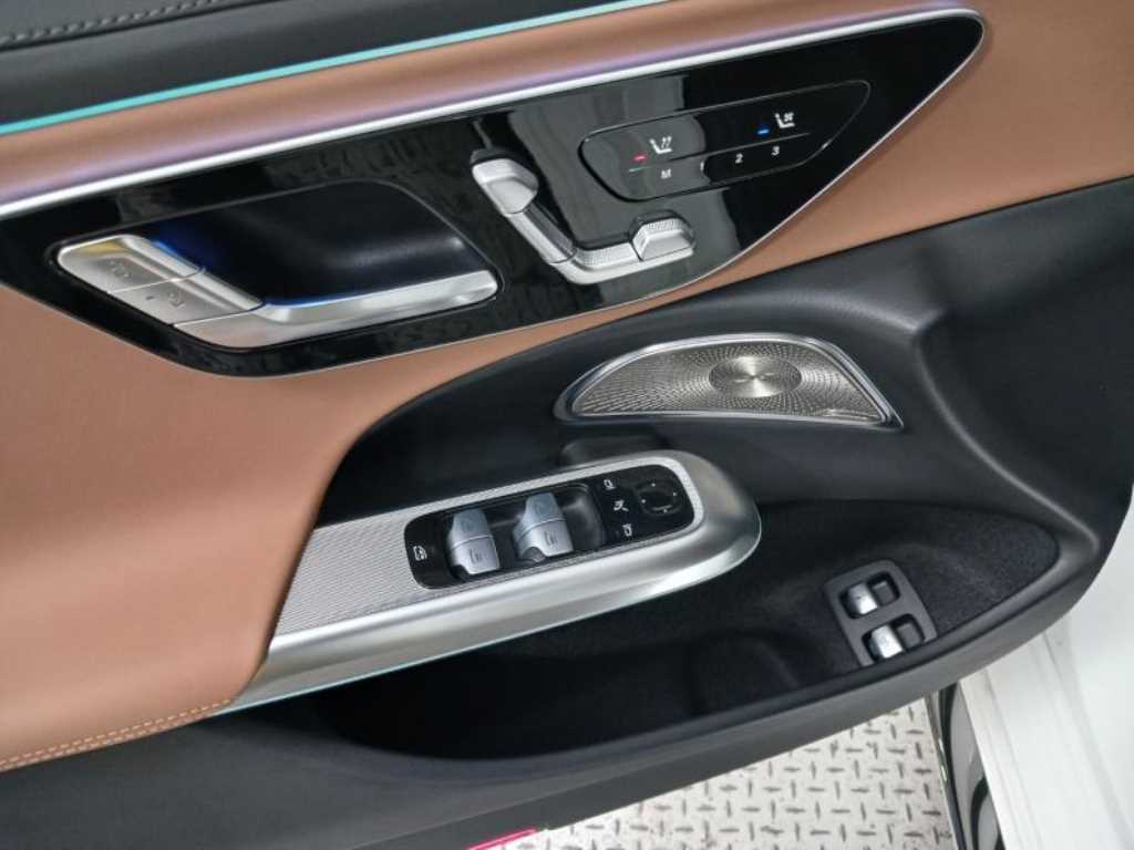 Mercedes Benz E class - Vista 9