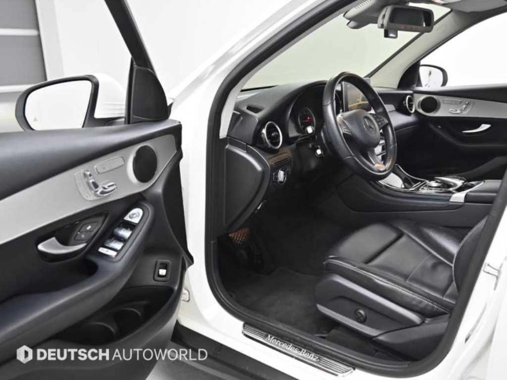 Mercedes Benz GLC Class - Vista 11