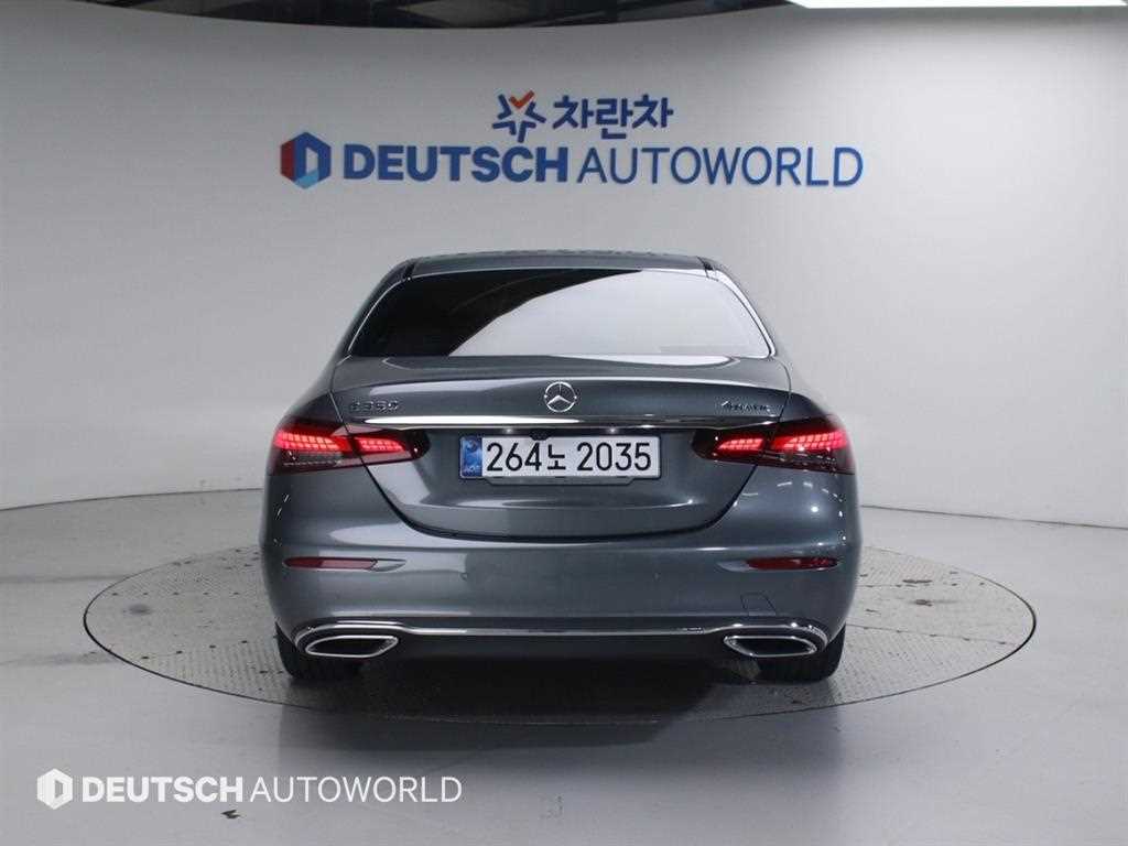 Mercedes Benz E class - Vista 4