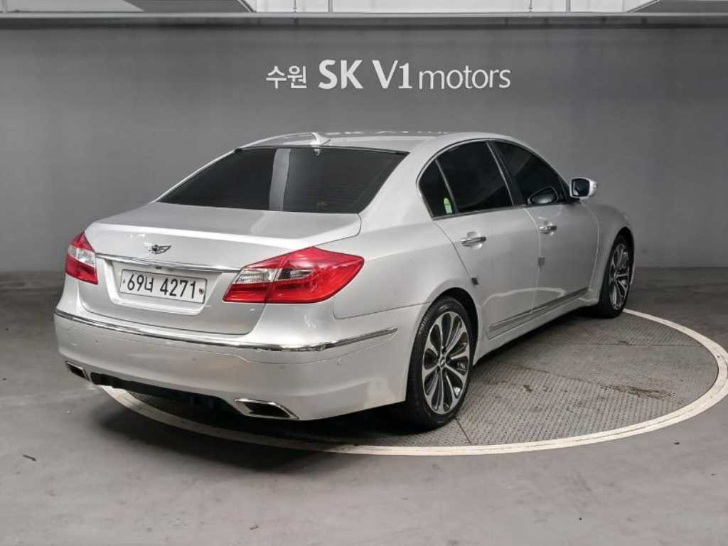 HYUNDAI Genesis - Vista 4