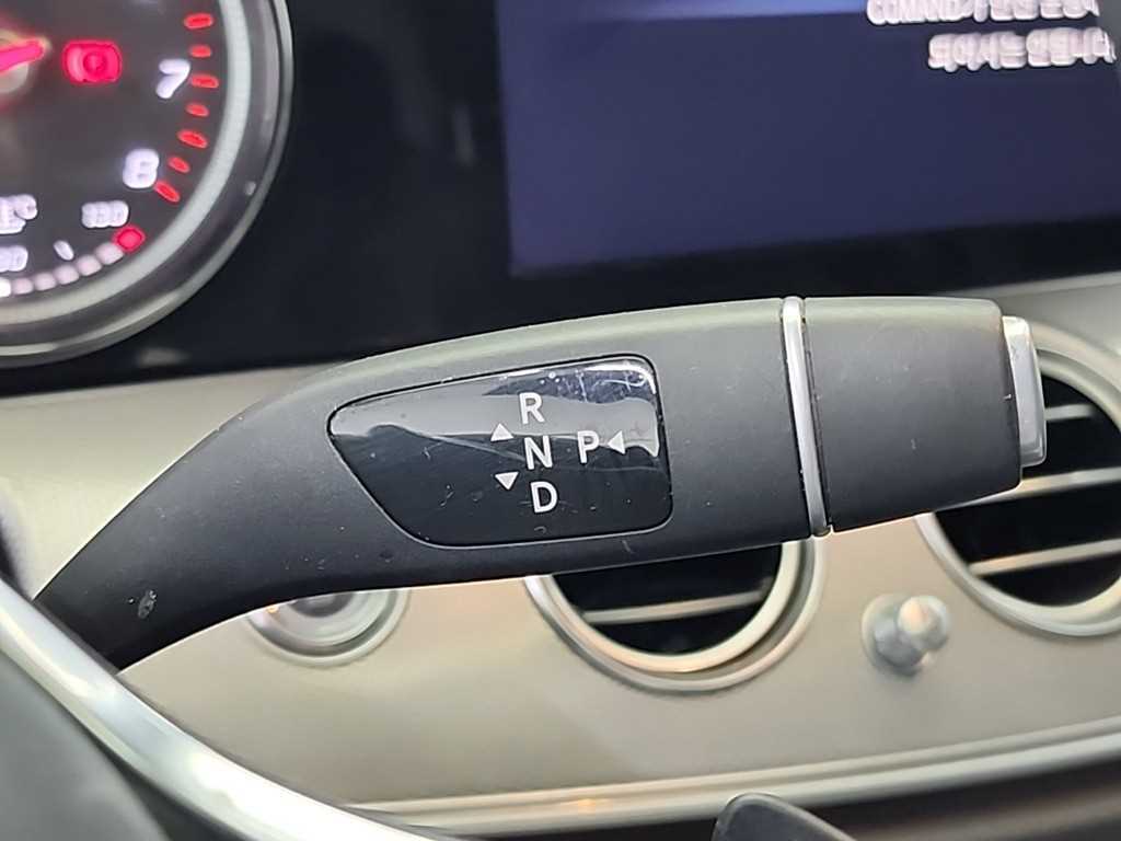 Mercedes Benz E class - Vista 8