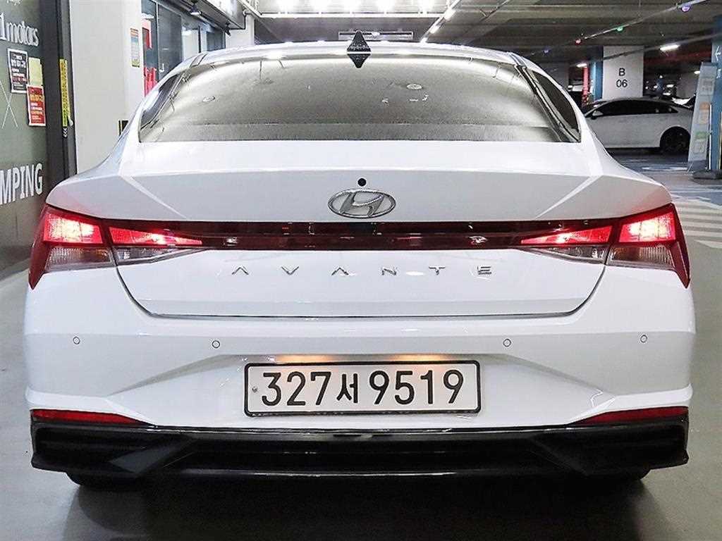 HYUNDAI Avante - Vista 5