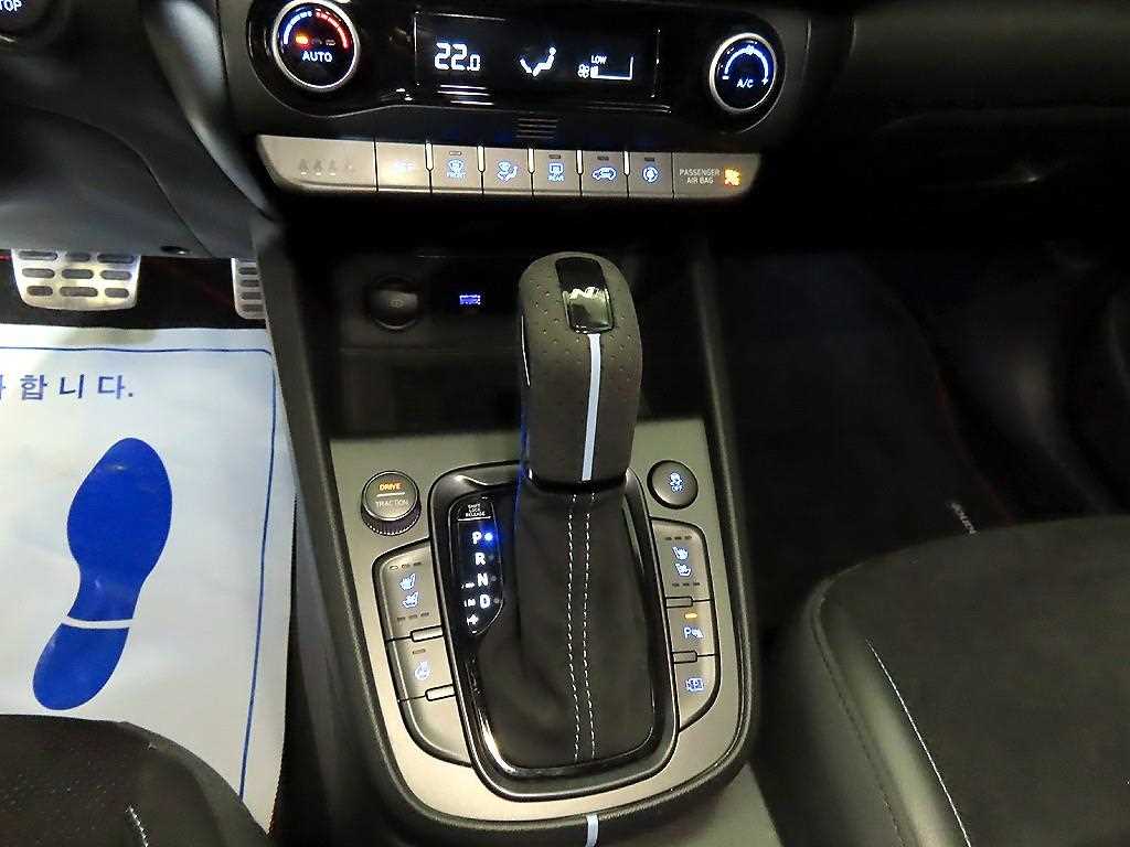 HYUNDAI Kona - Vista 12