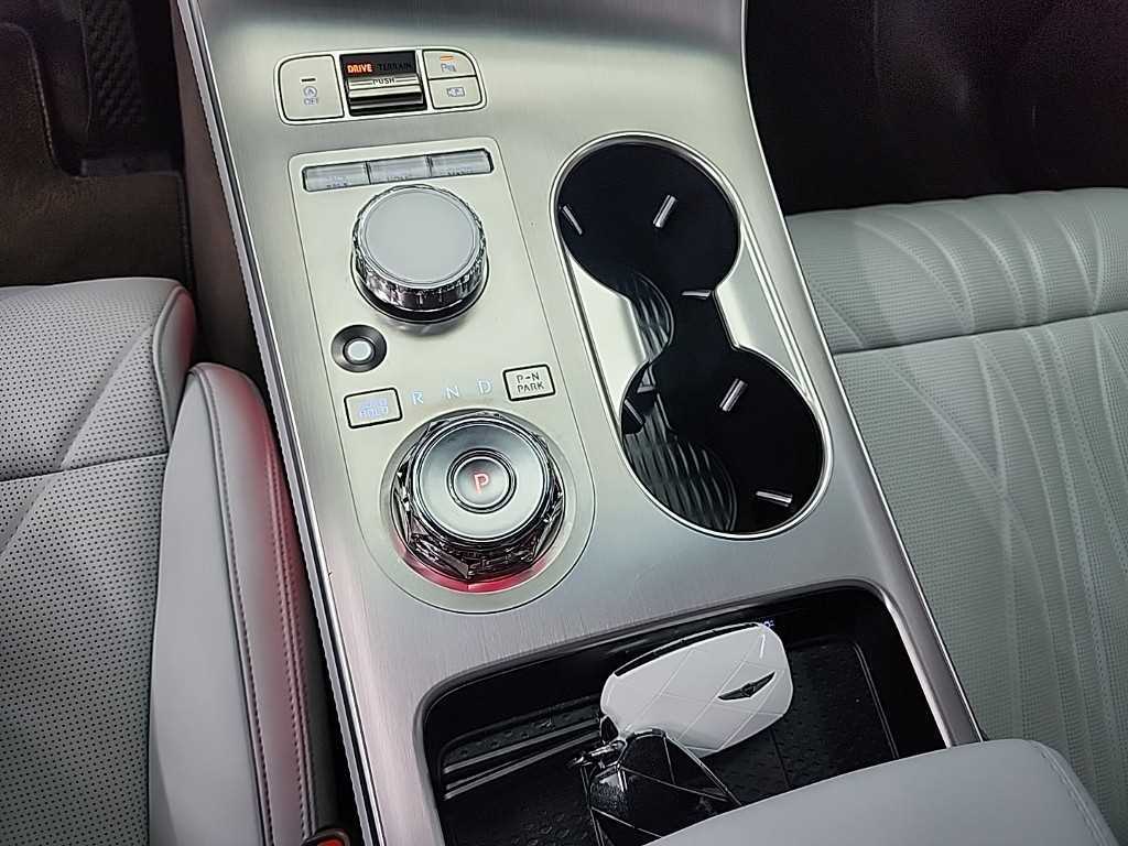 Genesis GV70 - Vista 8