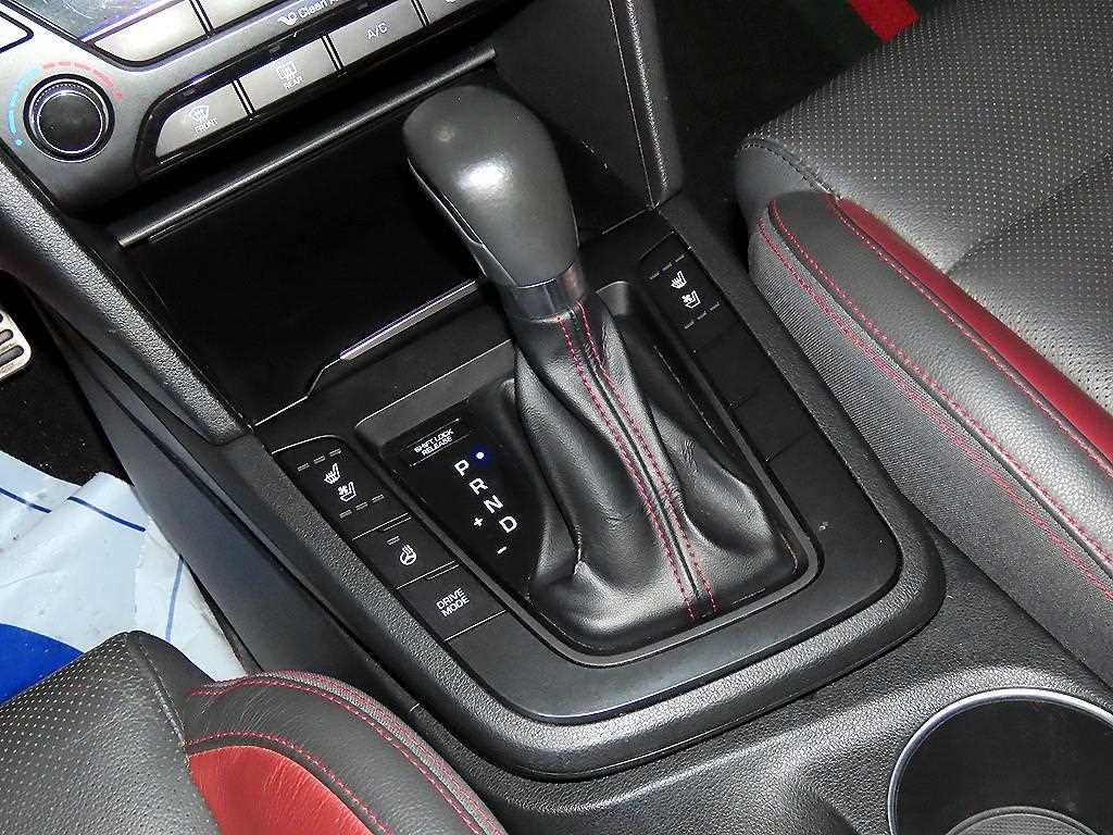 HYUNDAI Avante - Vista 12