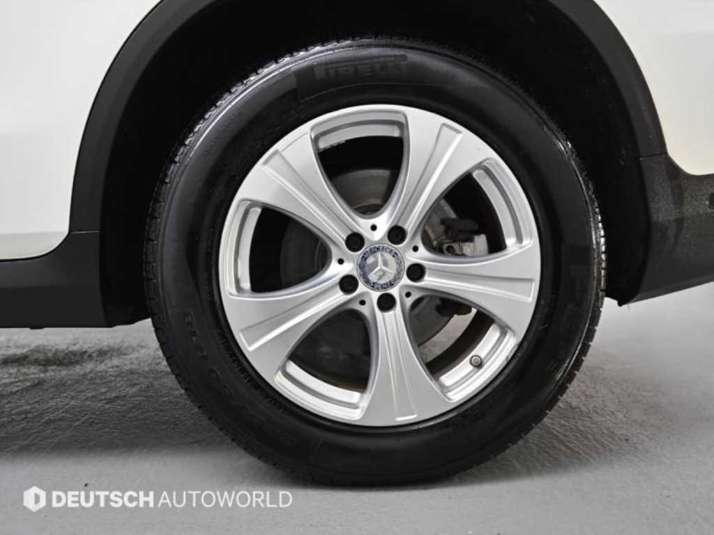 Mercedes Benz GLC Class - Vista 5