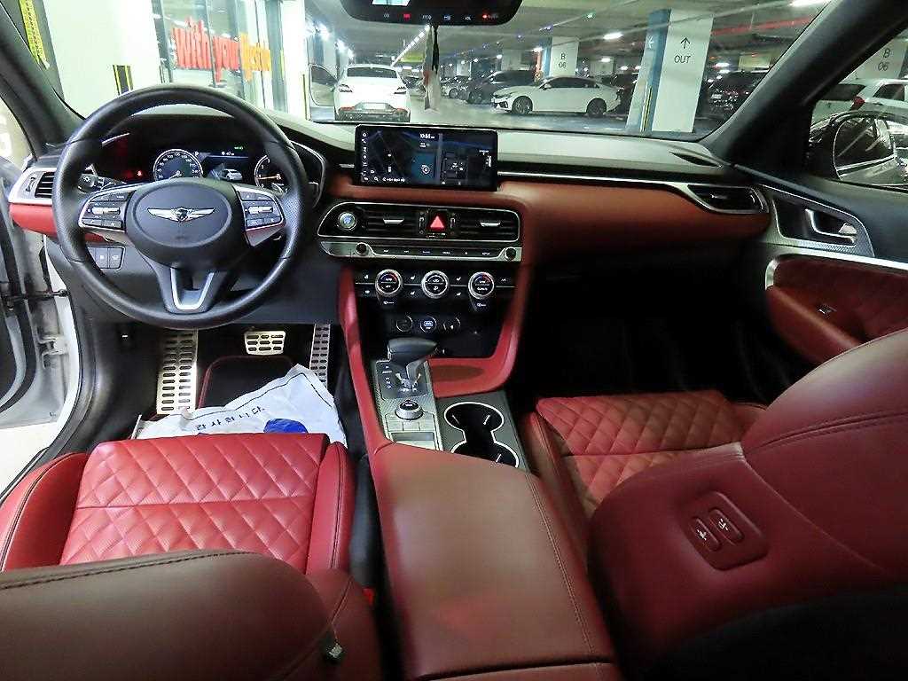 Genesis G70 - Vista 10