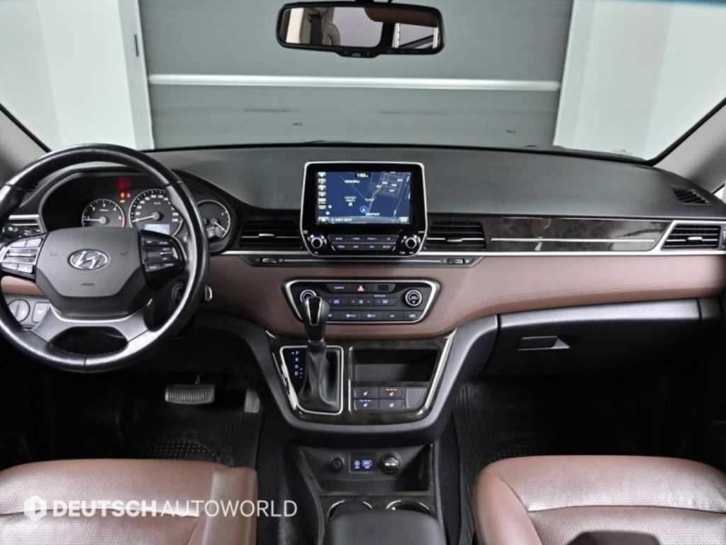 HYUNDAI Starex - Vista 7