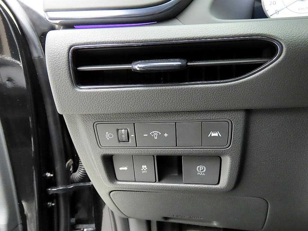 HYUNDAI Sonata - Vista 12