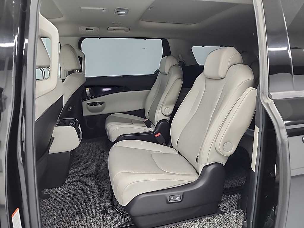 KIA Carnival - Vista 12