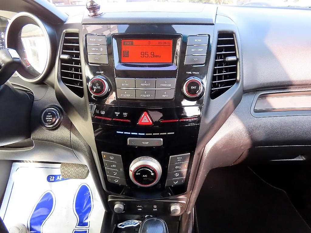 Ssangyong Tivoli 2016 Blanco - Importación desde Corea - HF Imports Iquique - Foto 15