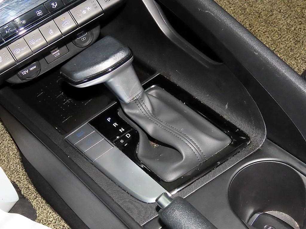 HYUNDAI Avante - Vista 12