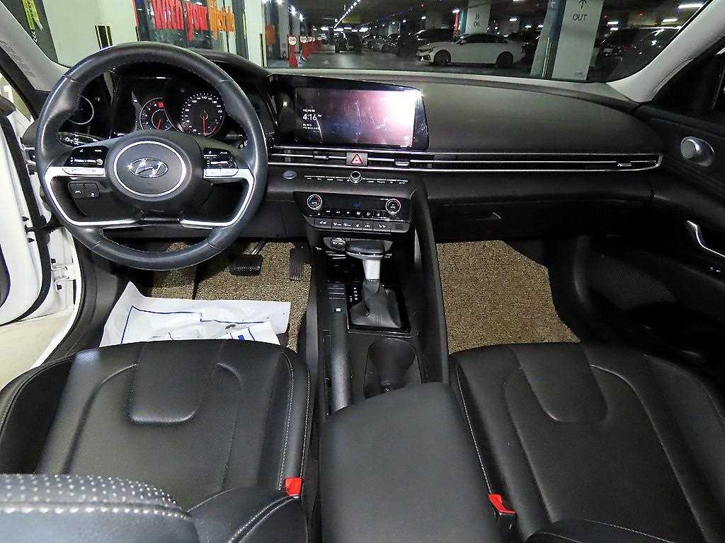 HYUNDAI Avante - Vista 10