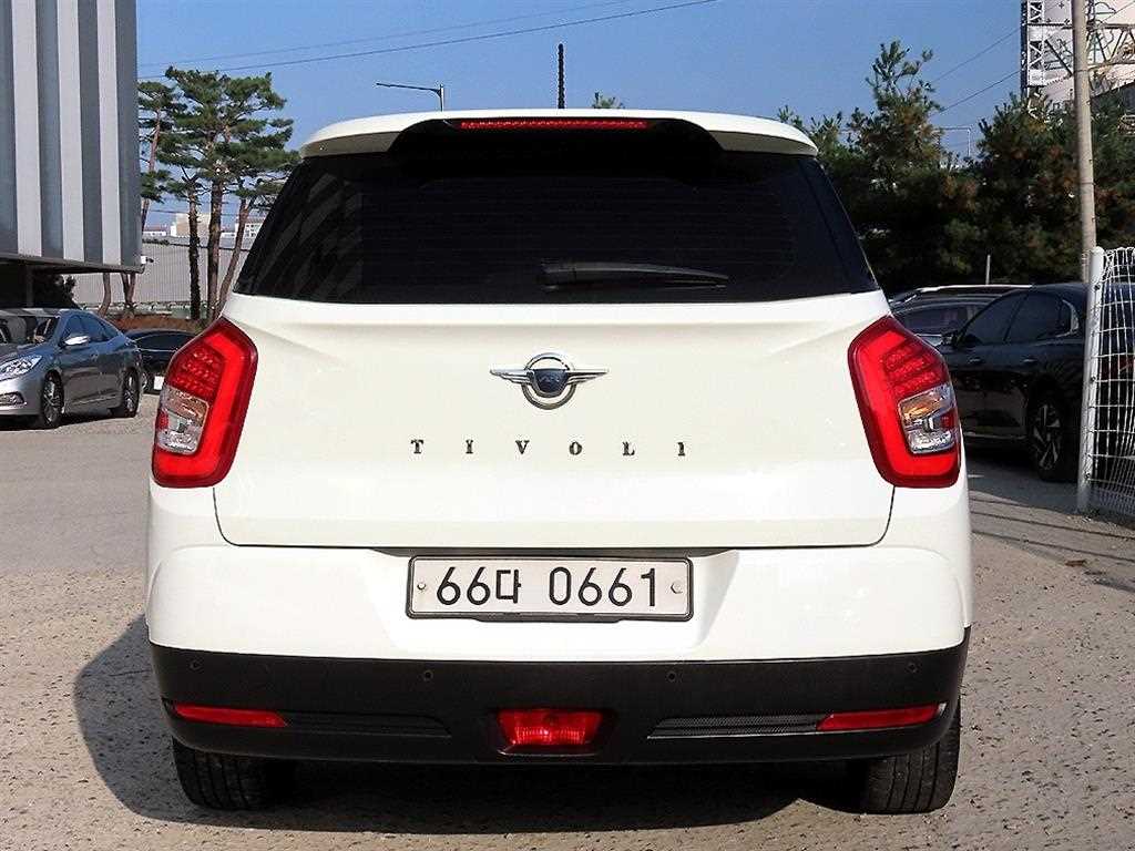 Ssangyong Tivoli - Vista 4