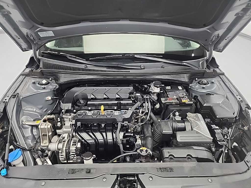 HYUNDAI Avante - Vista 5