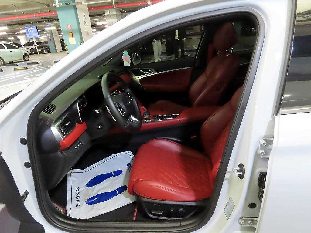 Genesis G70 - Vista 6