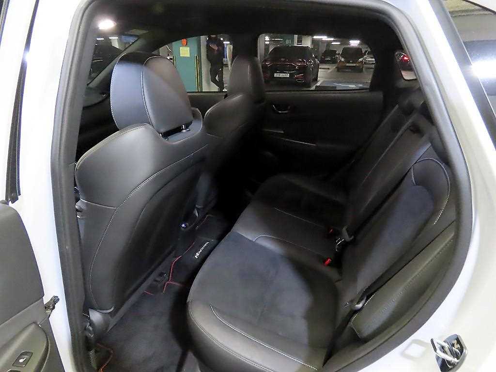 HYUNDAI Kona - Vista 7