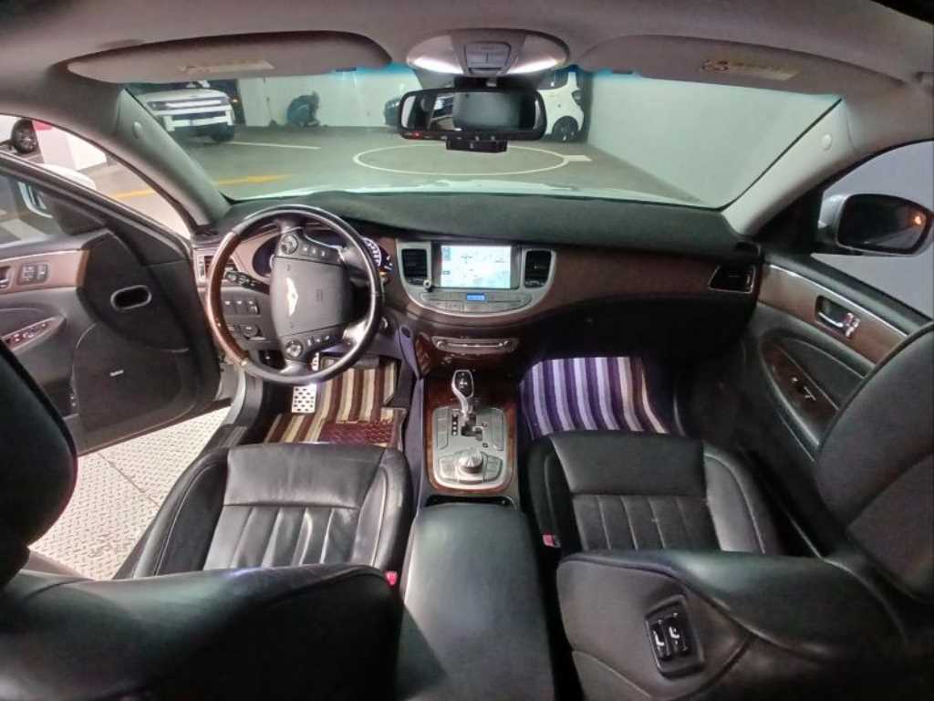 HYUNDAI Genesis - Vista 6
