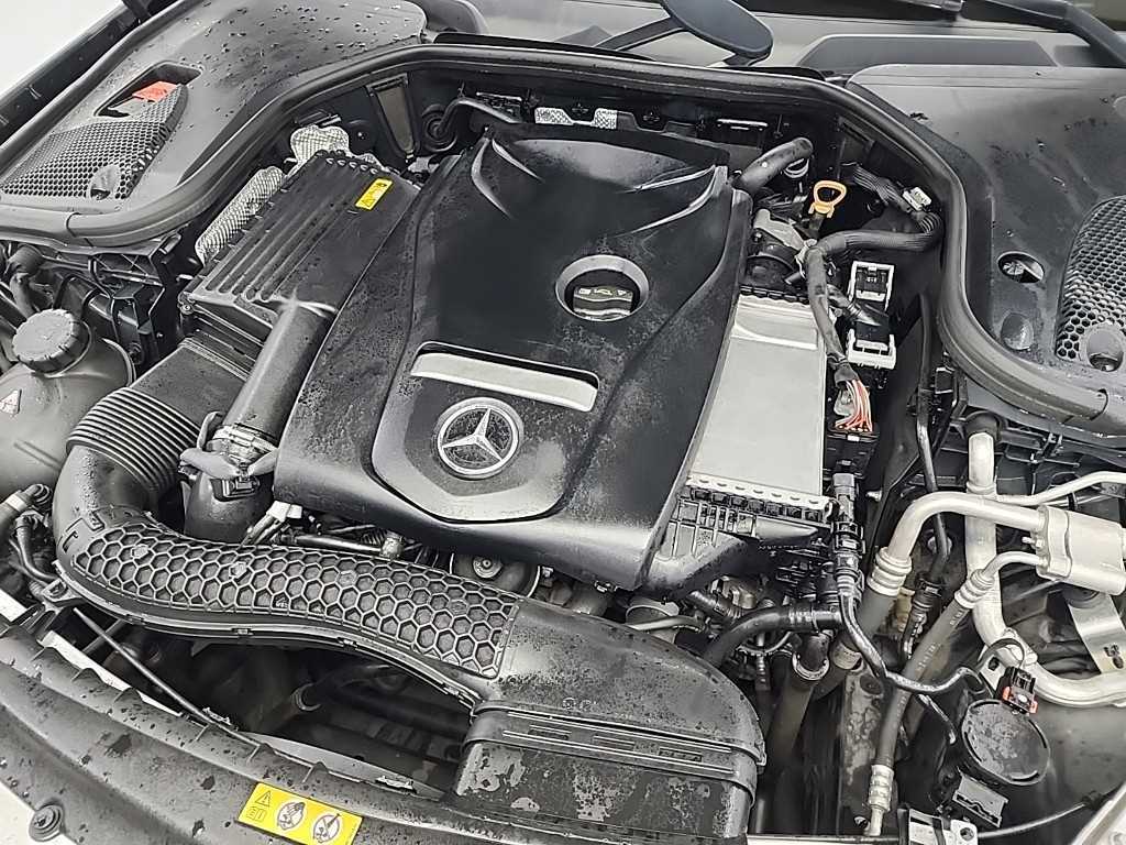 Mercedes Benz E class - Vista 5