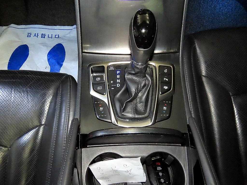 HYUNDAI Grandeur - Vista 12