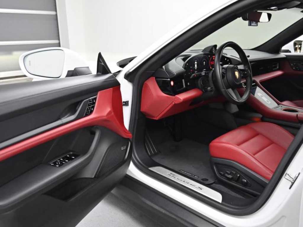 Porsche Taycan - Vista 12