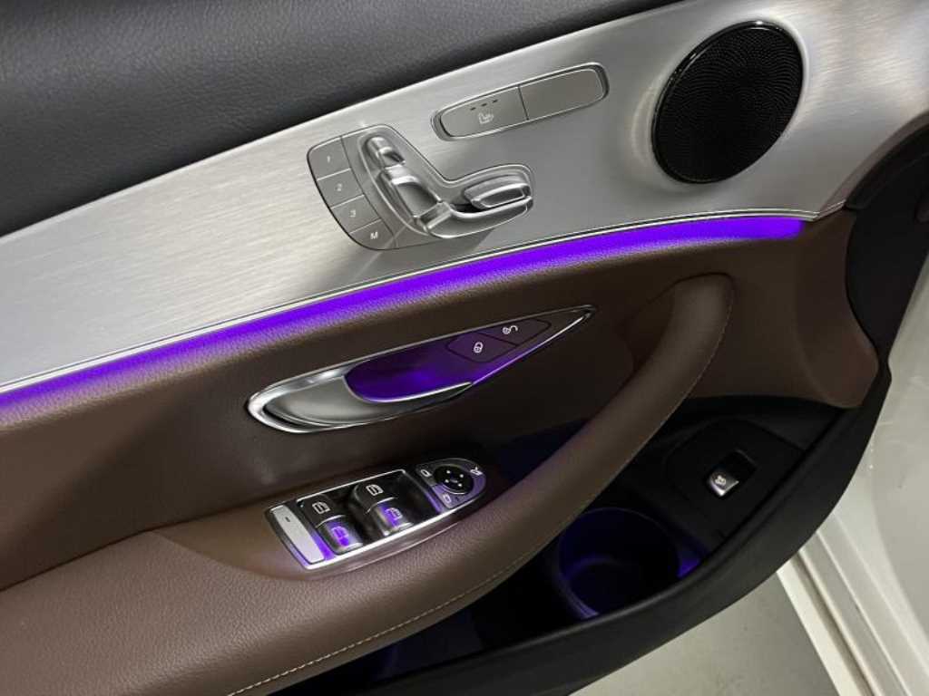 Mercedes Benz E class - Vista 12