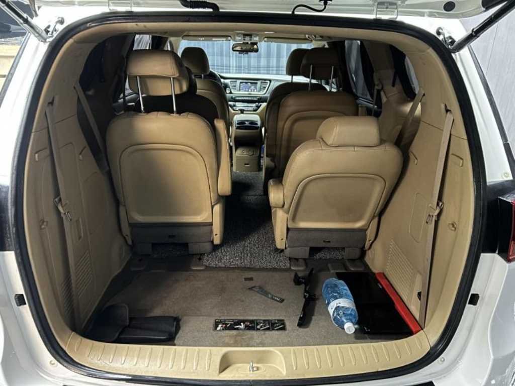 KIA Carnival - Vista 5