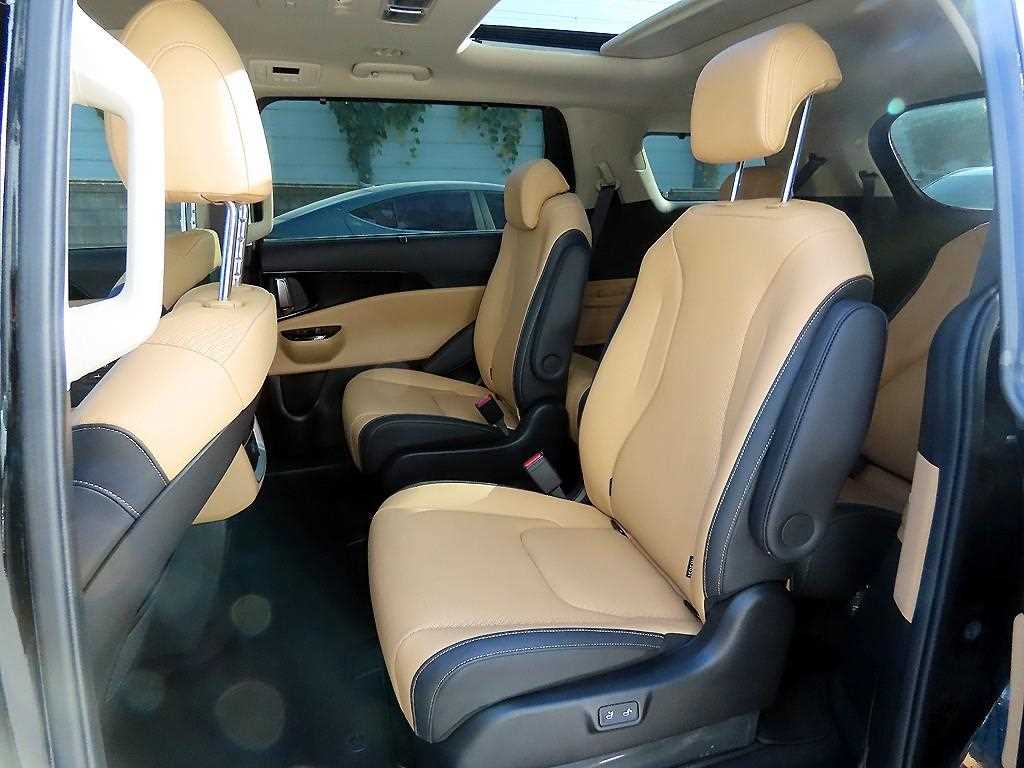 KIA Carnival - Vista 6