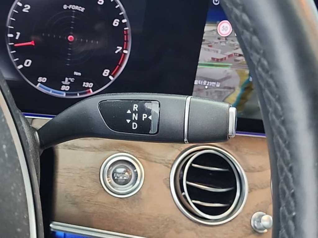 Mercedes Benz E class - Vista 8