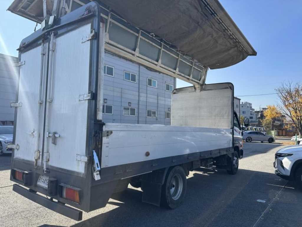 medium and large cargo truck - Vista 4