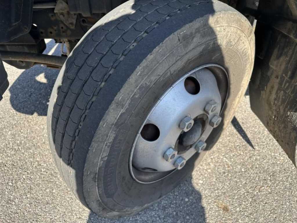 medium and large cargo truck - Vista 11