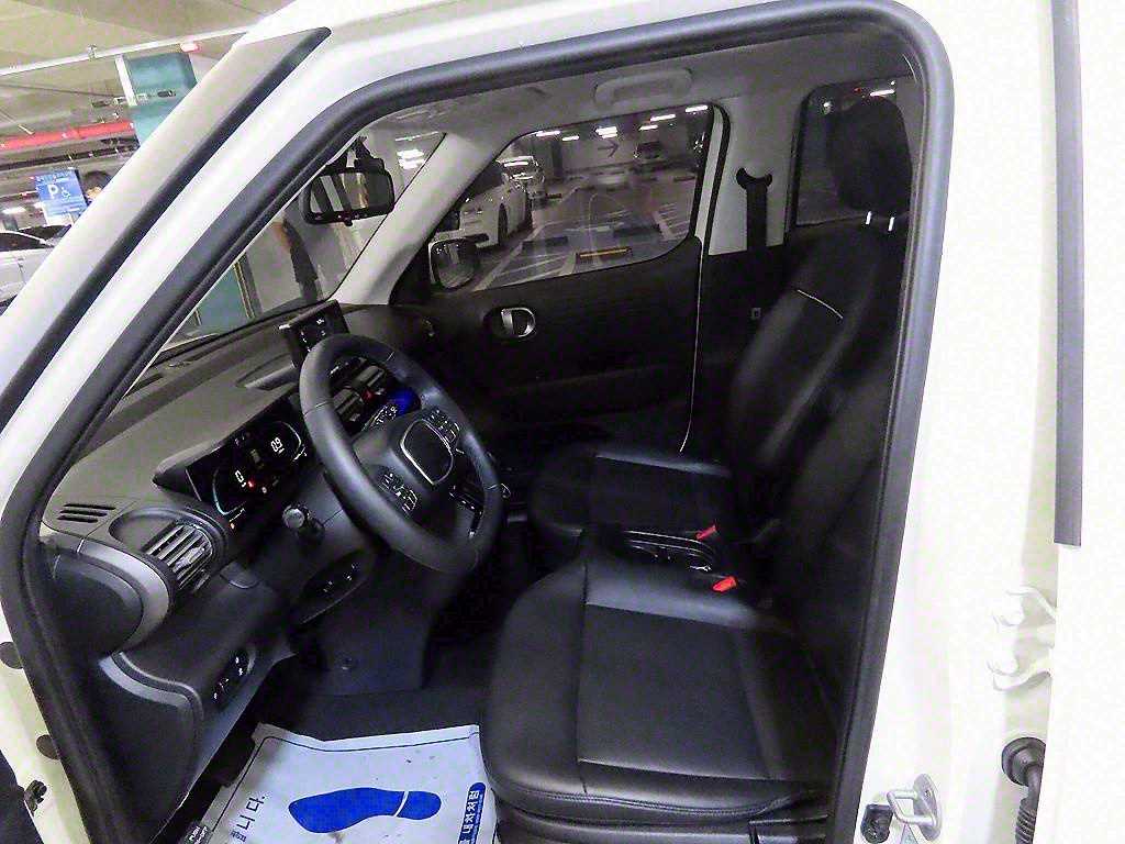 HYUNDAI Casper - Vista 6