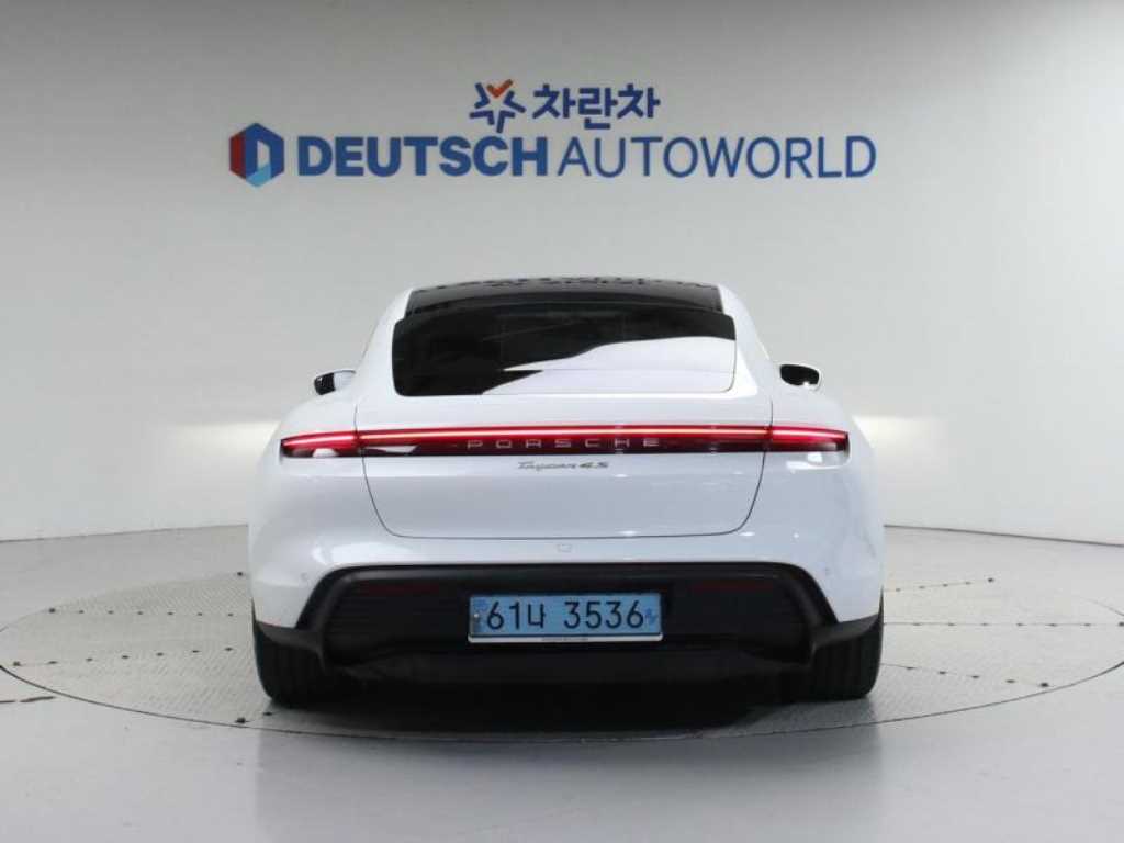 Porsche Taycan - Vista 5