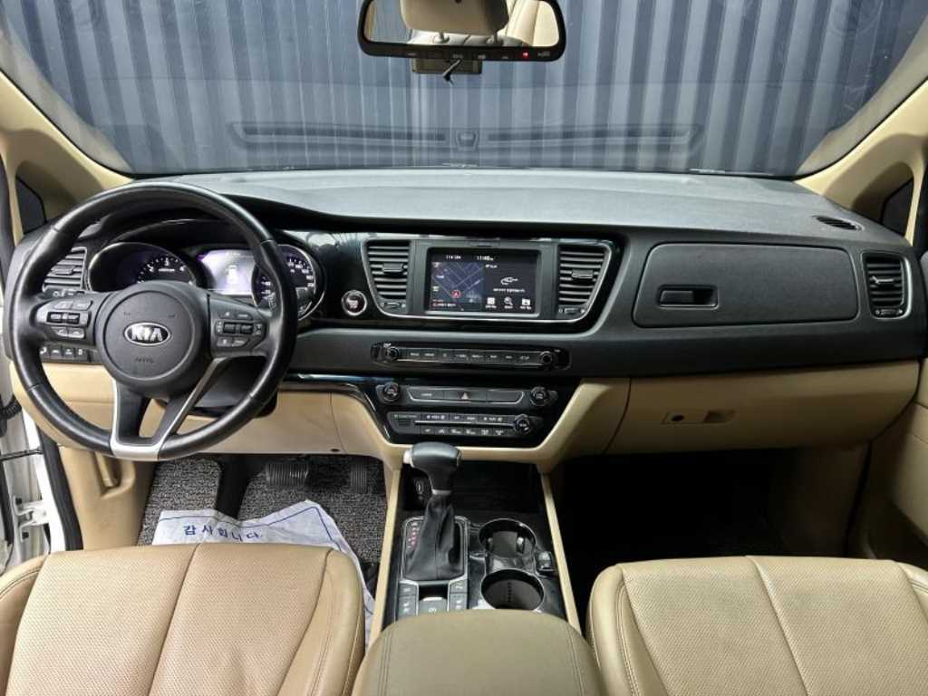 KIA Carnival - Vista 9