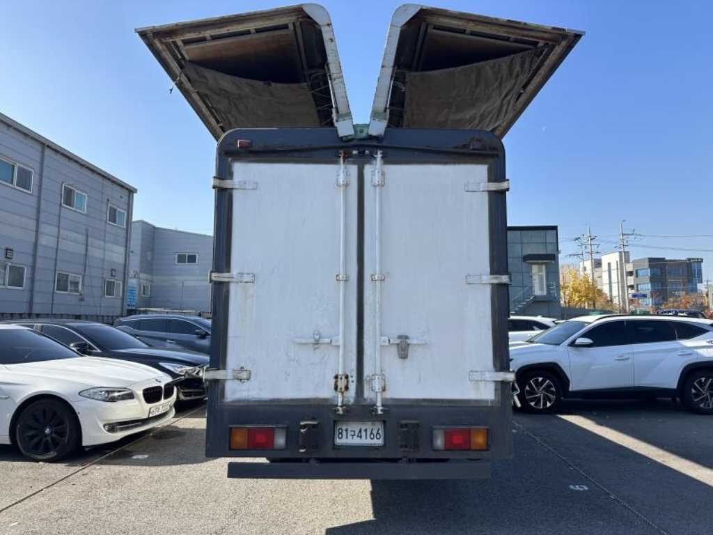 medium and large cargo truck - Vista 5