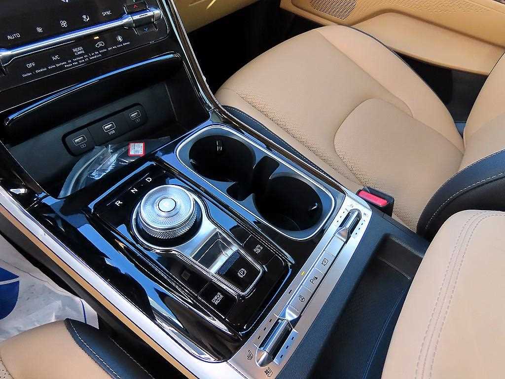 KIA Carnival - Vista 11