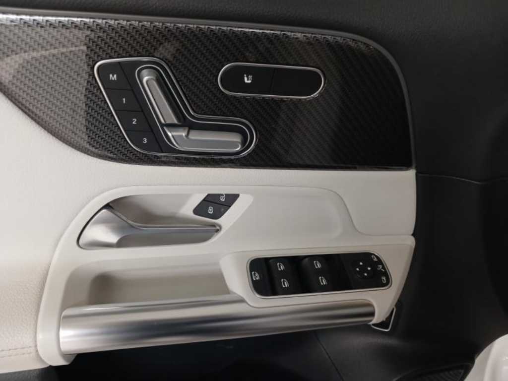 Mercedes Benz GLA Class - Vista 9